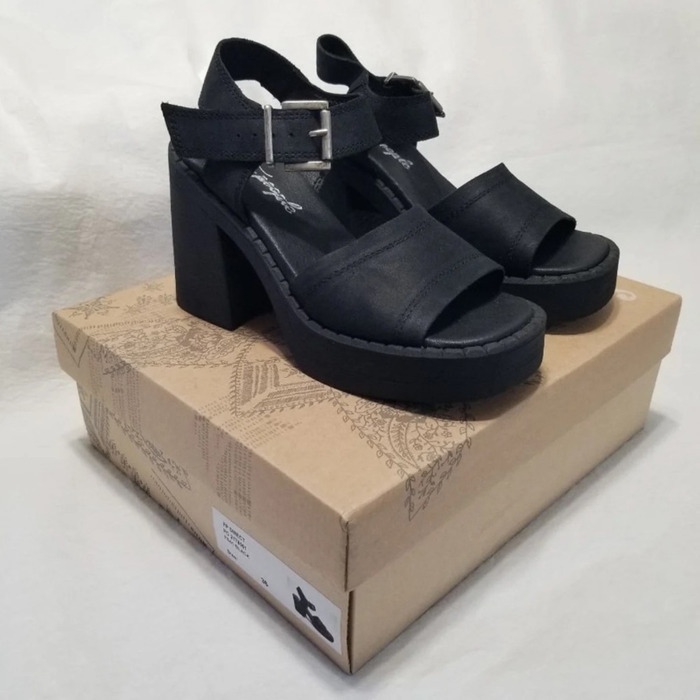 Free People 90’s Inspired Chunky Sandal